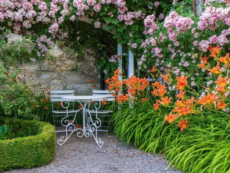 Why Mulching Is a Smart Step in Seasonal Garden Maintenance